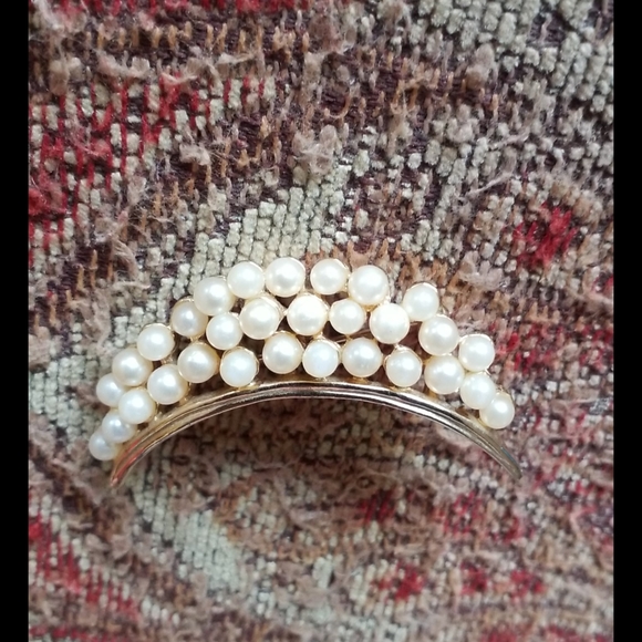 Pearl Crescent Goldtone Brooch Pin - Picture 11 of 16